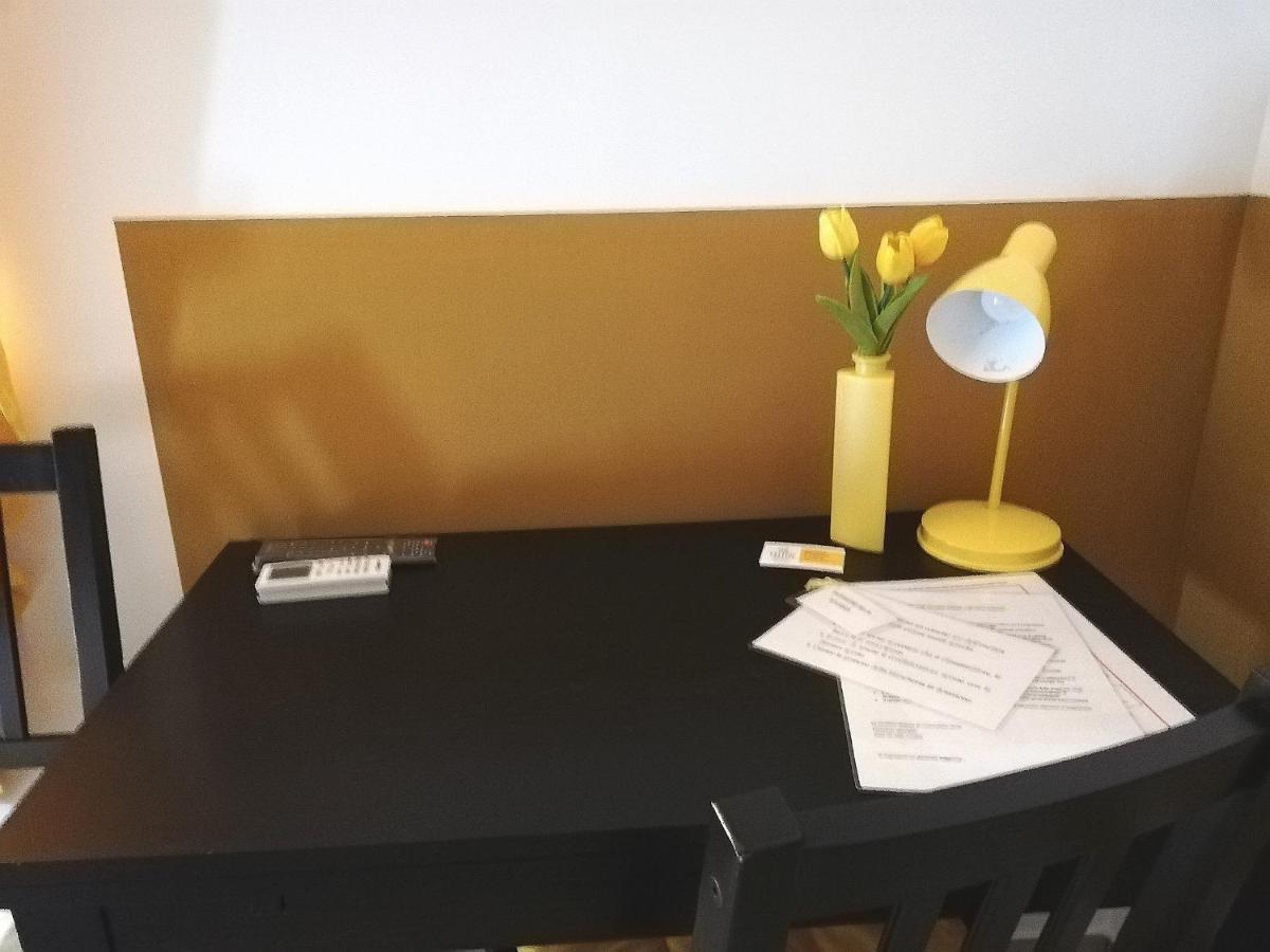The Yellow House Fiumicino Luaran gambar