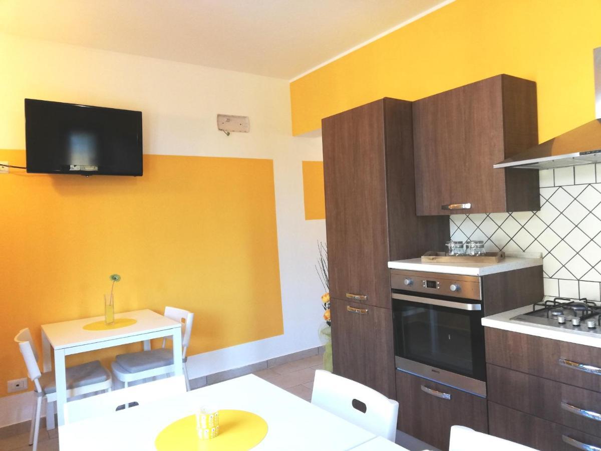 The Yellow House Fiumicino Luaran gambar