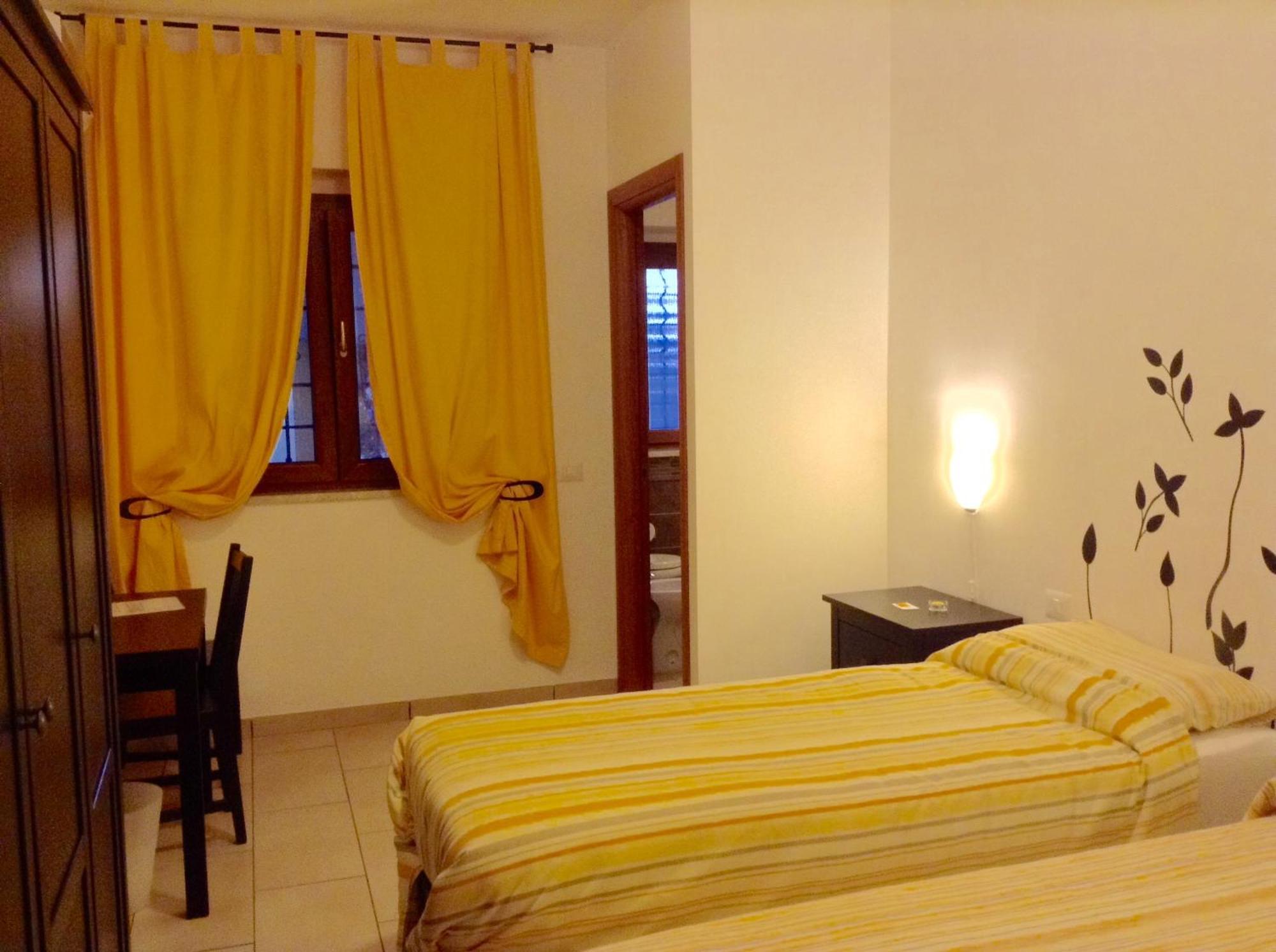 The Yellow House Fiumicino Luaran gambar