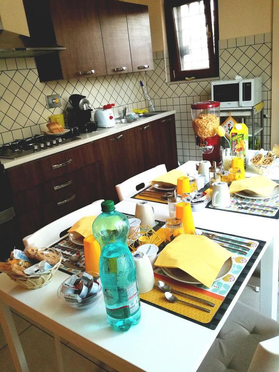 The Yellow House Fiumicino Luaran gambar